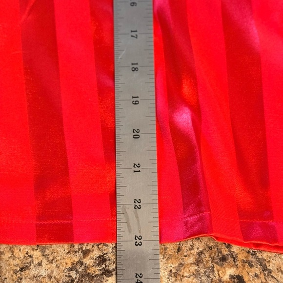 NWOT Striped Satin Feel Women’s Pajama Set Sz Medium Red, Bottoms Waist Elastic - Picture 8 of 12